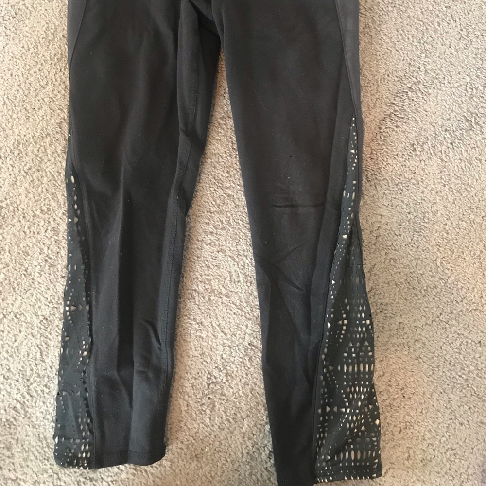 Alo cropped leggings with lasercut detail